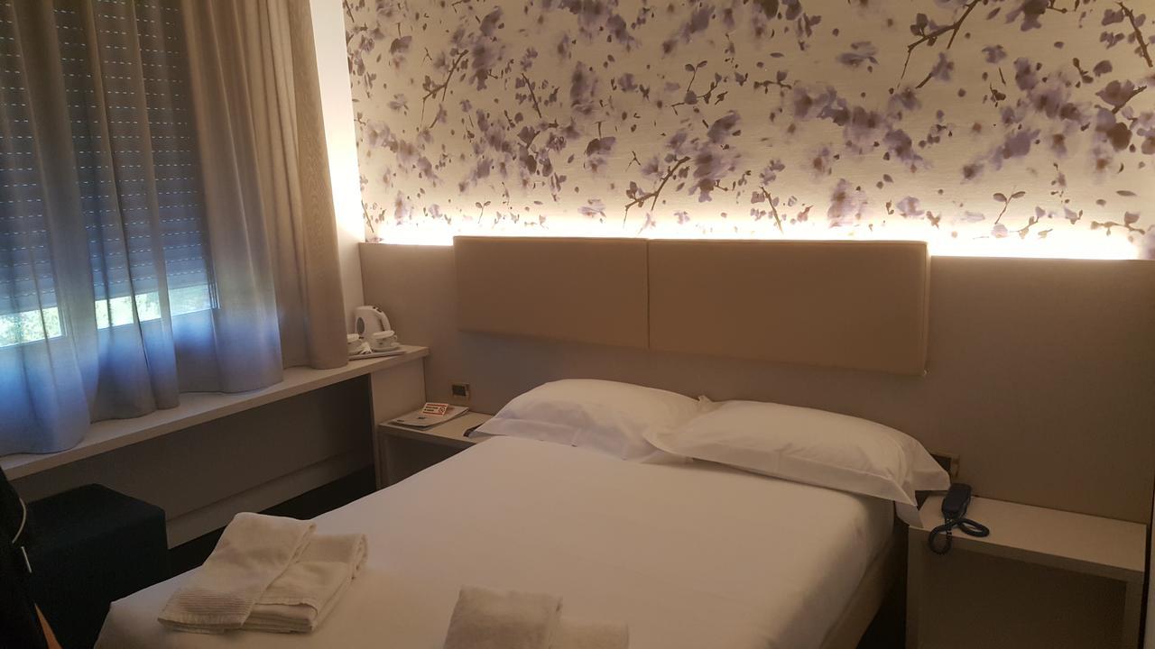 Hotel Augustus Fano Εξωτερικό φωτογραφία